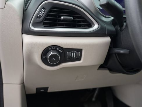 Used 2017 Chrysler Pacifica Touring Plus FWD image 16