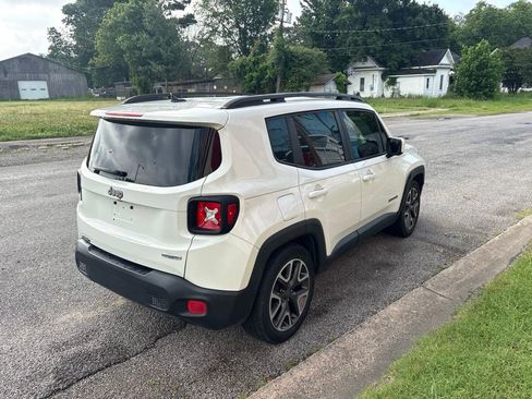 Used 2017 Jeep Renegade Latitude FWD image 7