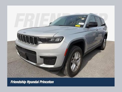 Used 2022 Jeep Grand Cherokee L Laredo w/ Luxury Tech Group I AWD/4WD image 1