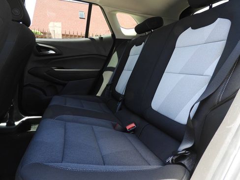 Used 2025 Chevrolet Trax LS w/ LS Convenience Package FWD image 23