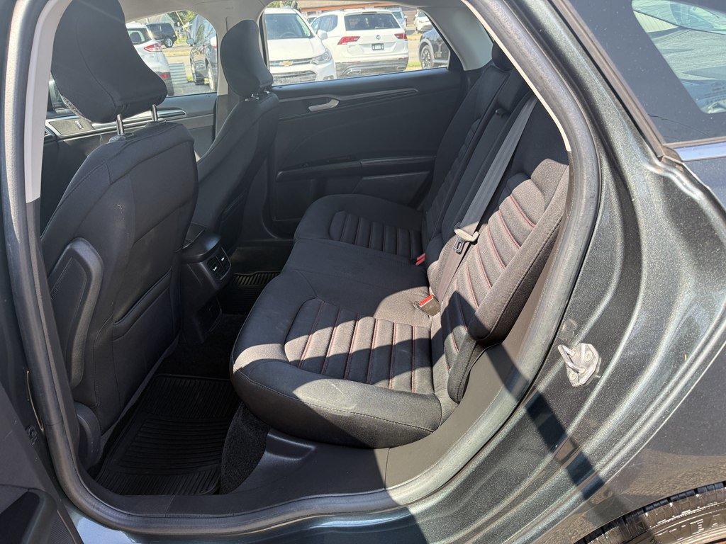 Used 2016 Ford Fusion SE FWD image 14