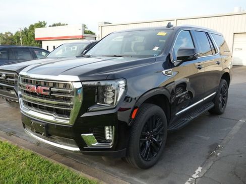 Used 2024 GMC Yukon SLT w/ SLT Luxury Package AWD/4WD image 6