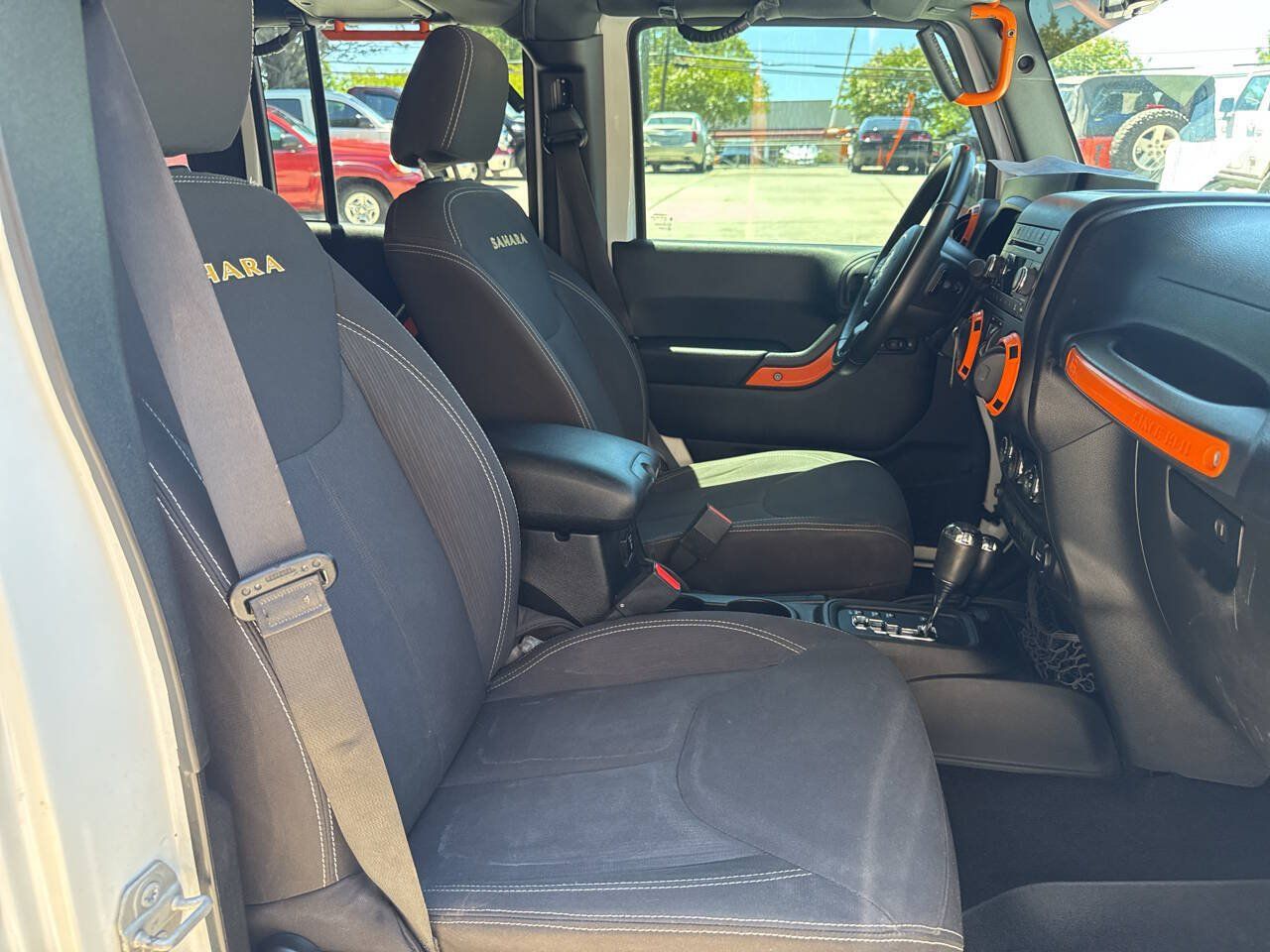 Used 2015 Jeep Wrangler Unlimited Sahara AWD/4WD image 18