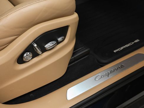Certified 2019 Porsche Cayenne E-Hybrid AWD/4WD image 22