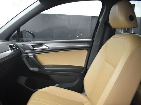 Used 2022 Volkswagen Tiguan SE image 11