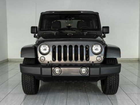 Used 2018 Jeep Wrangler Unlimited Sahara AWD/4WD image 3