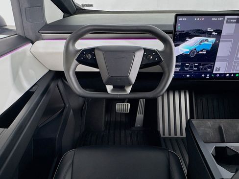 Used 2024 Tesla Cybertruck AWD Crew Cab image 4