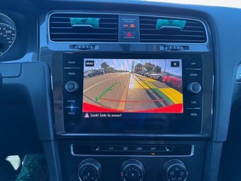 Used 2018 Volkswagen Golf Alltrack SE image 21