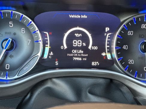 Used 2023 Chrysler Pacifica Touring-L FWD image 30