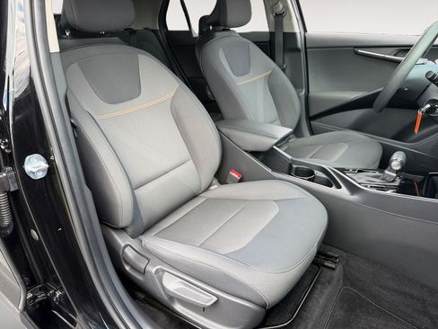 Used 2025 Kia Niro LX FWD image 24