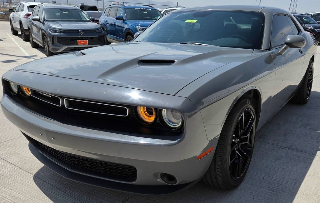 Used 2018 Dodge Challenger SXT RWD image 3