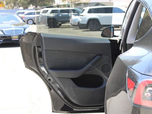 Used 2024 Tesla Model Y Long Range AWD/4WD image 12
