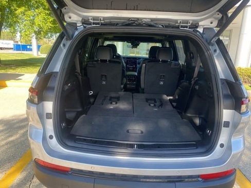 Used 2025 Jeep Grand Cherokee L Altitude image 9