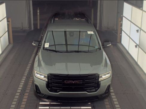 Used 2023 GMC Acadia SLT w/ Elevation Edition FWD image 6