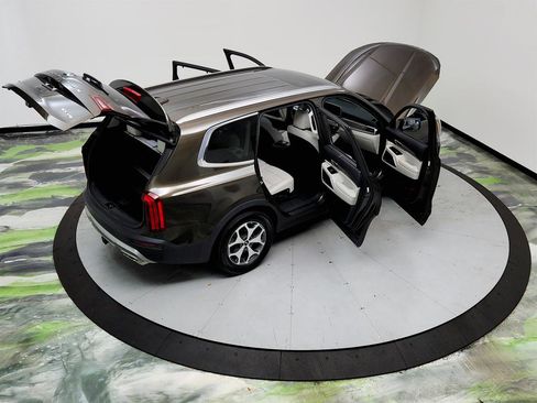 Used 2020 Kia Telluride EX w/ Towing Package image 39