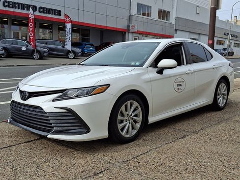 Used 2023 Toyota Camry LE image 3