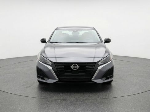 Used 2025 Nissan Altima 2.5 SV image 2