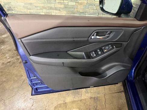 Used 2023 Nissan Rogue SV w/ SV Premium B Package FWD image 11