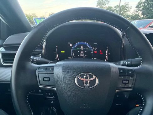 Used 2025 Toyota Camry SE w/ Convenience Package AWD/4WD image 25