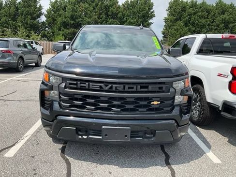 Used 2022 Chevrolet Silverado 1500 Custom RWD image 2