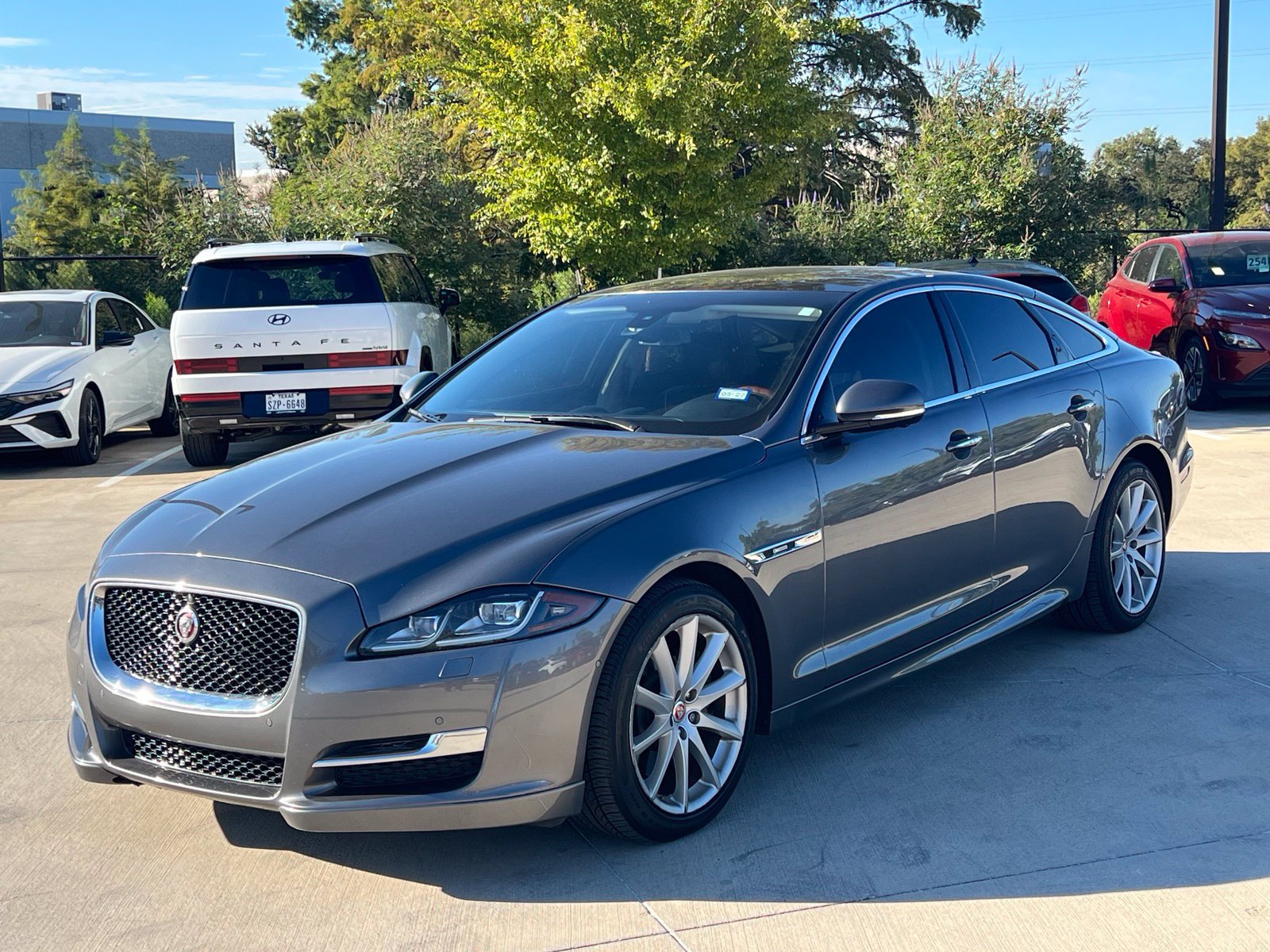 Used 2016 Jaguar XJ R-Sport RWD image 5