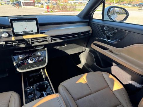 Certified 2022 Lincoln Corsair Reserve image 13