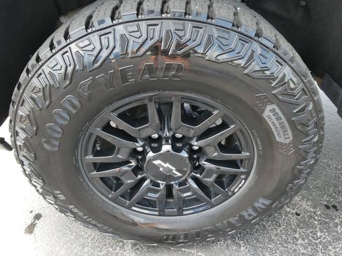 Used 2025 Chevrolet Silverado 2500 ZR2 AWD/4WD image 11