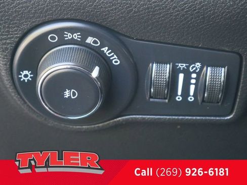 Used 2024 Jeep Compass Latitude AWD/4WD image 23