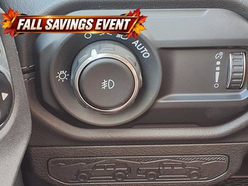 Used 2025 Jeep Wrangler Unlimited Sahara AWD/4WD image 16