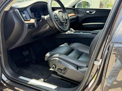 Used 2023 Volvo XC60 B5 Ultimate w/ Protection Package Premier FWD image 13