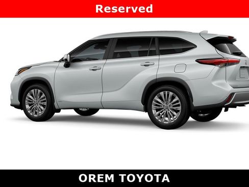 New 2026 Toyota Highlander Platinum image 5