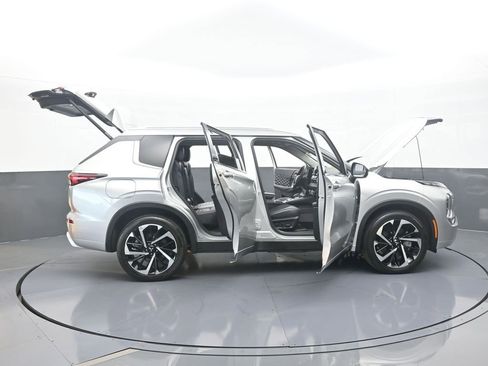 Used 2023 Mitsubishi Outlander SEL image 87