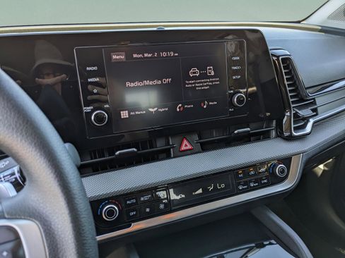 Used 2023 Kia Sportage LX image 19