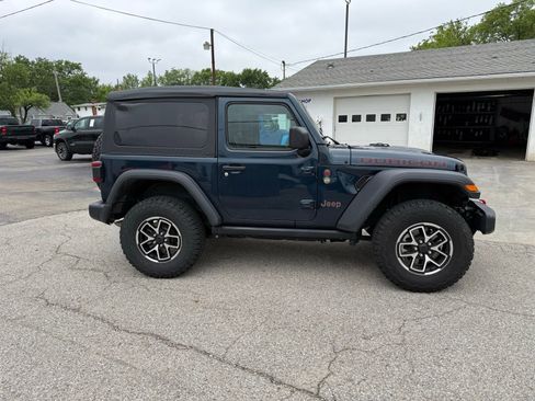 Used 2025 Jeep Wrangler Rubicon w/ Convenience Group AWD/4WD image 4