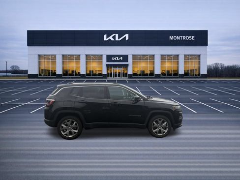Used 2022 Jeep Compass Limited w/ Sun and Sound Group AWD/4WD image 4