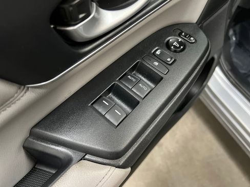 Used 2017 Honda CR-V Touring image 14