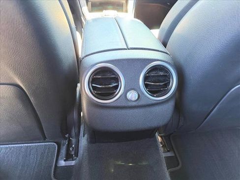Used 2018 Mercedes-Benz C 350e Sedan image 19