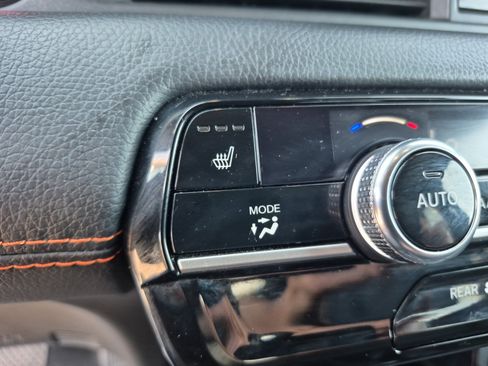 Used 2025 Honda Pilot TrailSport image 30