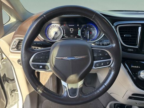 Used 2020 Chrysler Pacifica Touring-L Plus w/ Tire & Wheel Group image 11