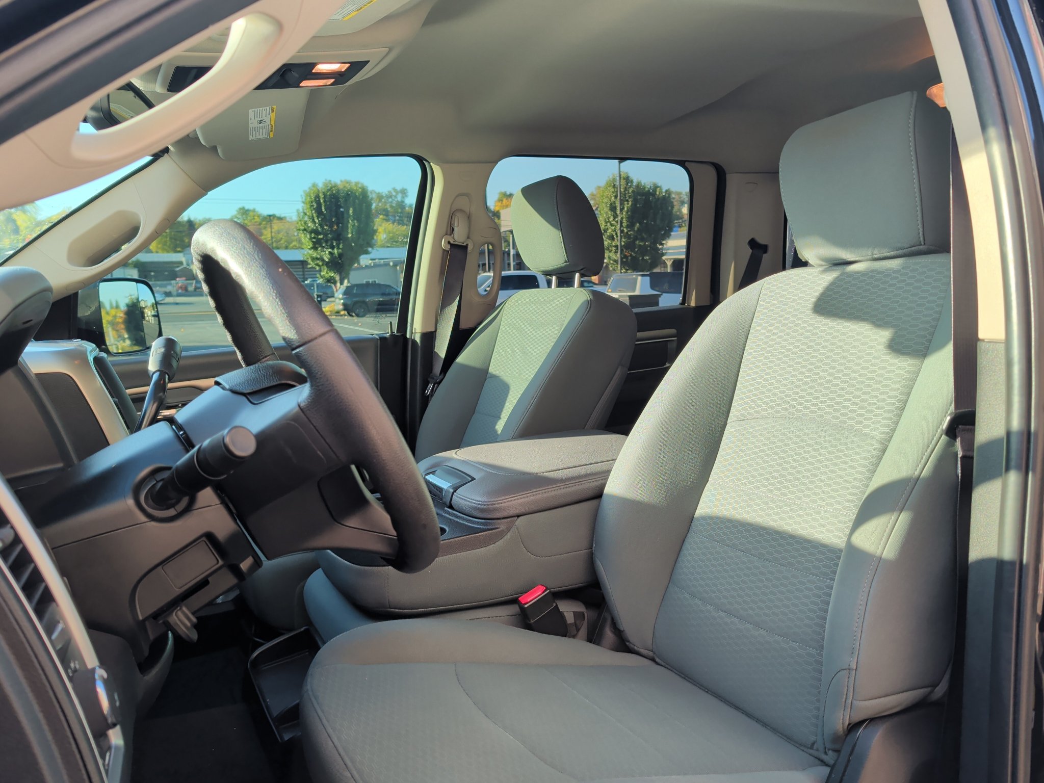 Used 2018 RAM 3500 SLT w/ Cold Weather Group AWD/4WD image 9