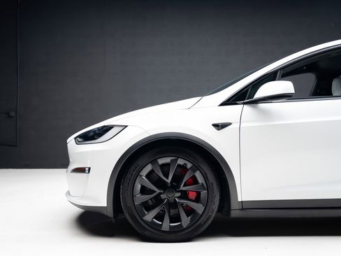 Used 2023 Tesla Model X Plaid image 18