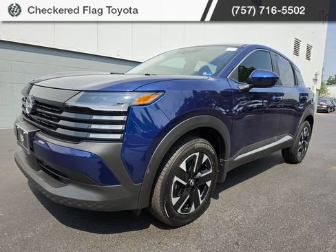 Used 2025 Nissan Kicks SV AWD/4WD image 1