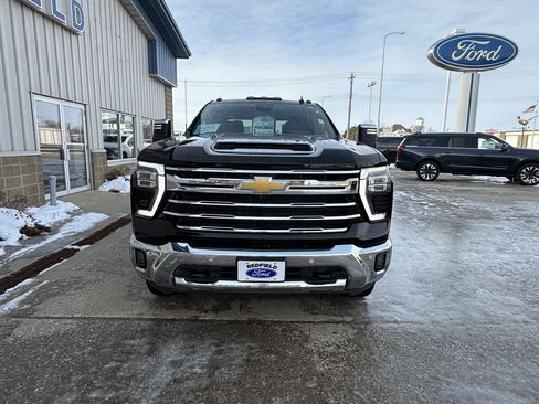 Used 2024 Chevrolet Silverado 2500 LTZ w/ LTZ Premium Package image 6