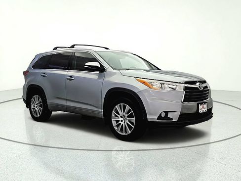 Used 2016 Toyota Highlander XLE AWD/4WD image 9