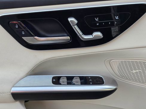 Used 2023 Mercedes-Benz GLC 300 4MATIC image 12