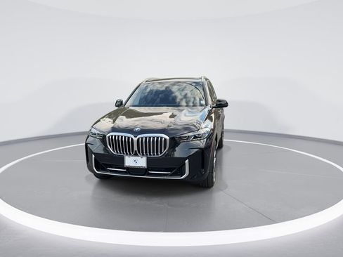 New 2026 BMW X5 xDrive50e image 3