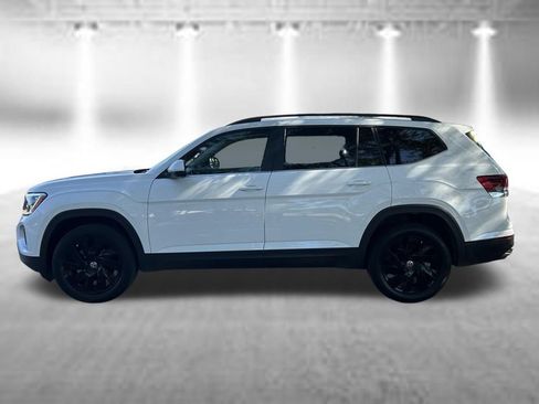 Used 2024 Volkswagen Atlas SE FWD image 2