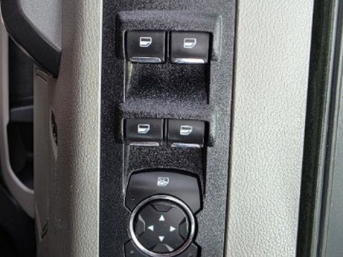 Used 2019 Ford F150 XLT image 42