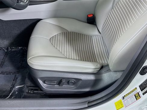 Certified 2022 Toyota Camry SE image 23