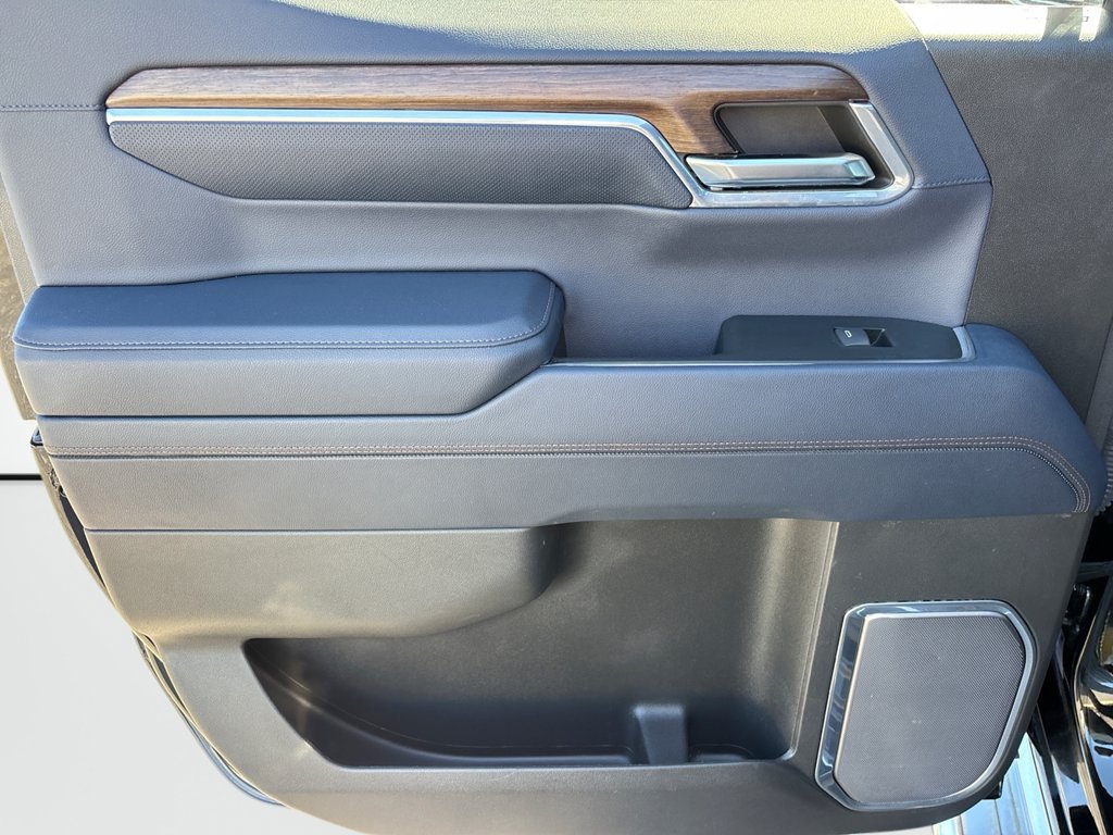 Used 2023 Chevrolet Silverado 1500 High Country w/ High Country Premium Package AWD/4WD image 20